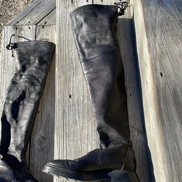 The KRISTINA Stuart Weitzman Boot in 5.5 (runs big! fits 6+) lug sole - Picture 9 of 10